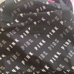 😍 NWOT PINK VS Duffle Bag 😍